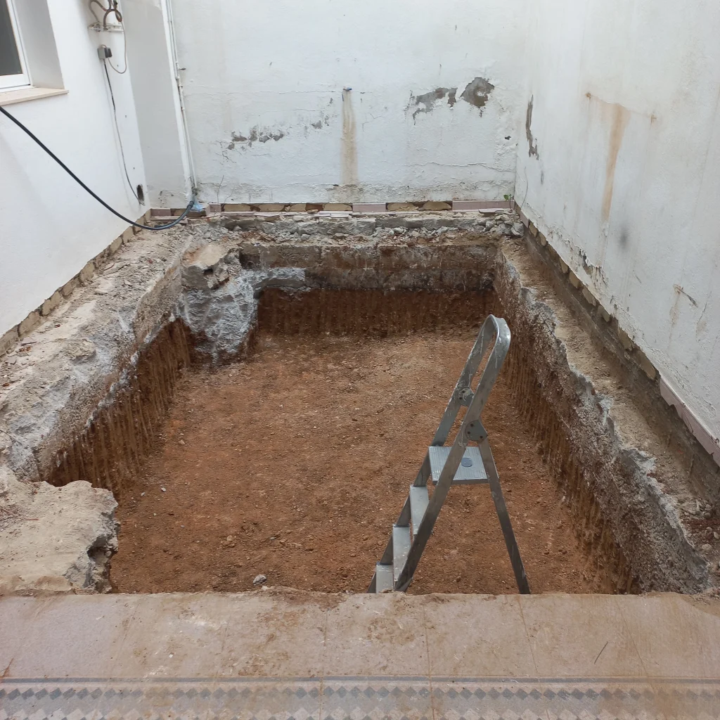 piscina urbana a medida excavación construcciones agustin valverde lucena