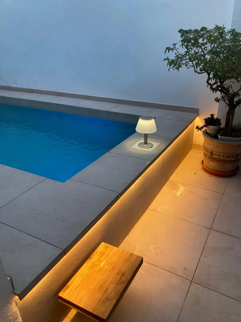 piscina urbana a medida vista 3 construcciones agustin valverde lucena