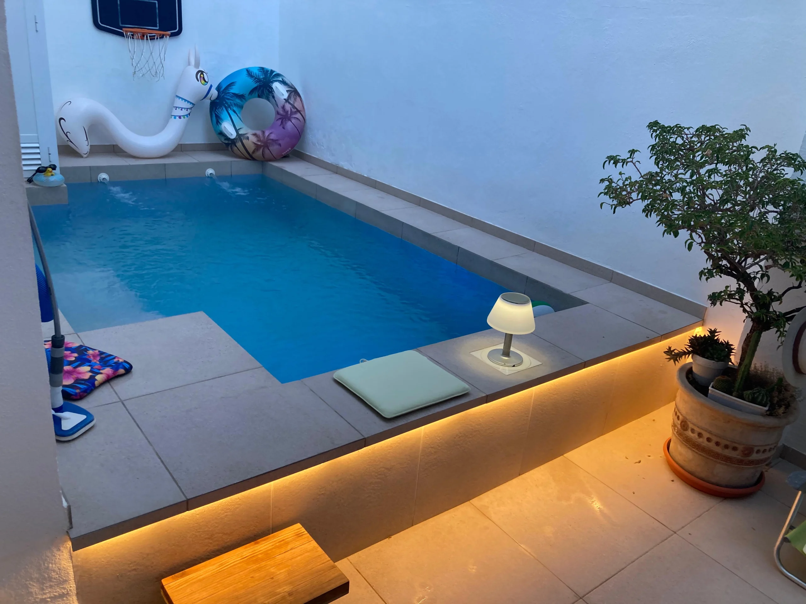 piscina urbana a medida vista construcciones agustin valverde lucena